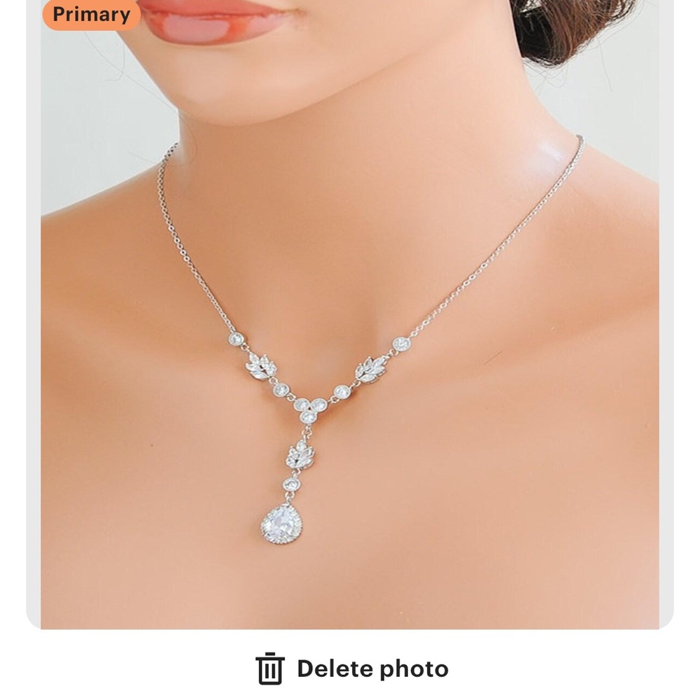 Elegant Silver Necklace with Crystal Accents